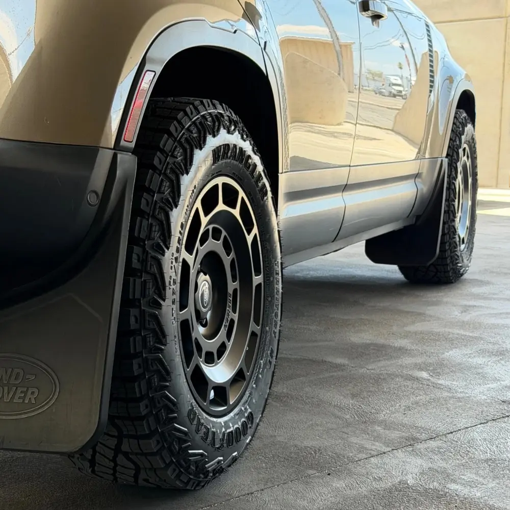 Land Rover Defender90 純正リアホイールアーチ 2本セット Alloy Wheels, Double Slot, 18x9, Satin Black for Defender New Gen
